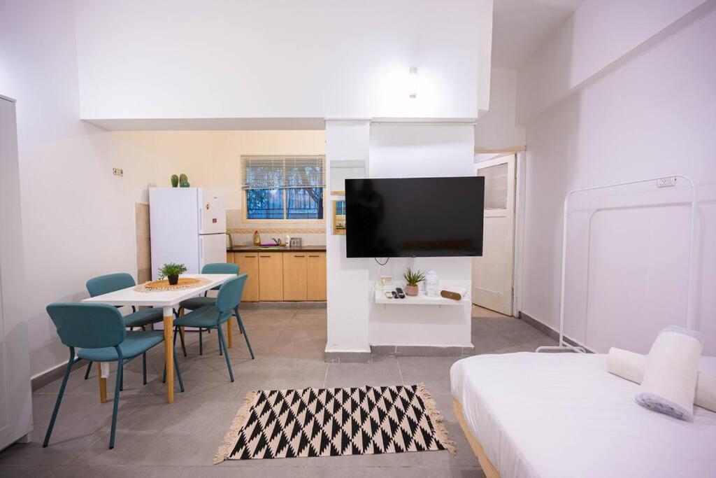 Studio Apartment In Ben Yehuda Cozy And Convinent 텔아비브 외부 사진