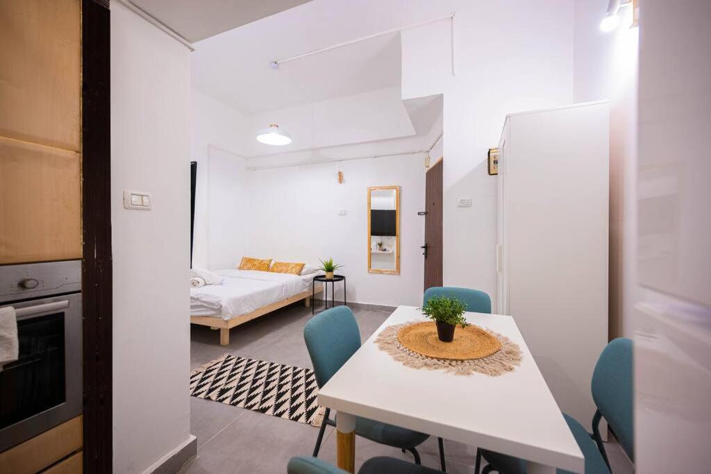 Studio Apartment In Ben Yehuda Cozy And Convinent 텔아비브 외부 사진